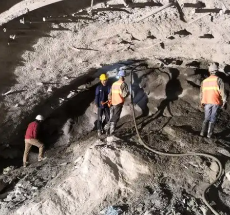 巴南拱顶带模注浆料的施工流程及注意事项
